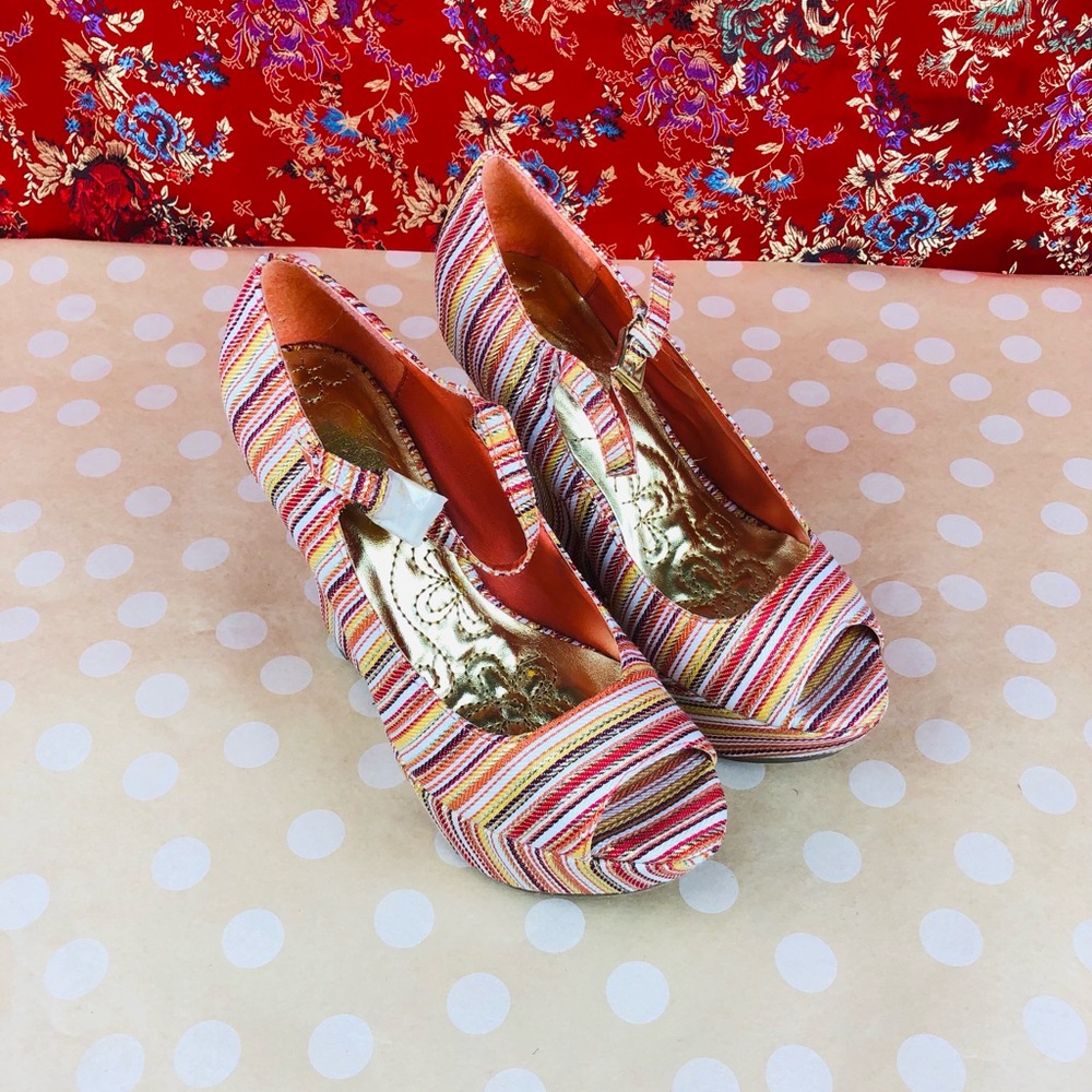 Multiple color stripe shoes